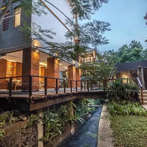 *** Guest house Merak Village By Prasi Indonesia